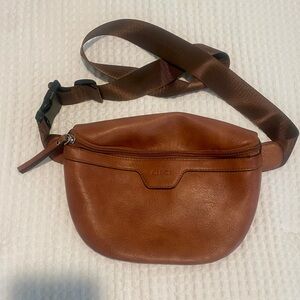Cluci.  Brown Leather Crossbody Bag
